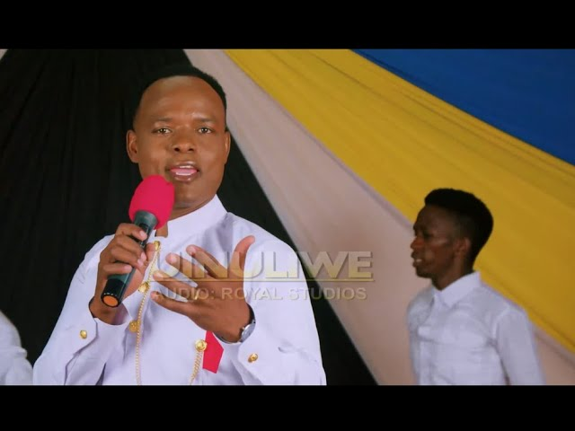 Danny Kioko performing Uinuliwe